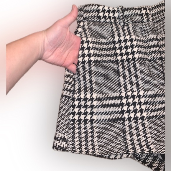 NWT Tweed Houndstooth Plaid High Waist Coquette Dress Shorts Black White H&M 2 - Picture 4 of 14
